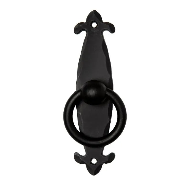 Anneau de traction en fer forgé avec plaque arrière en fleur de lys