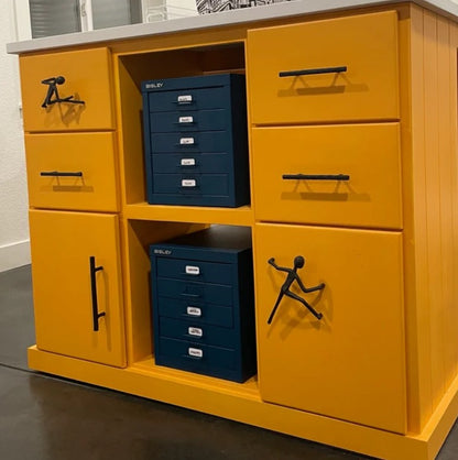 Tirador de hierro martillado para gabinete